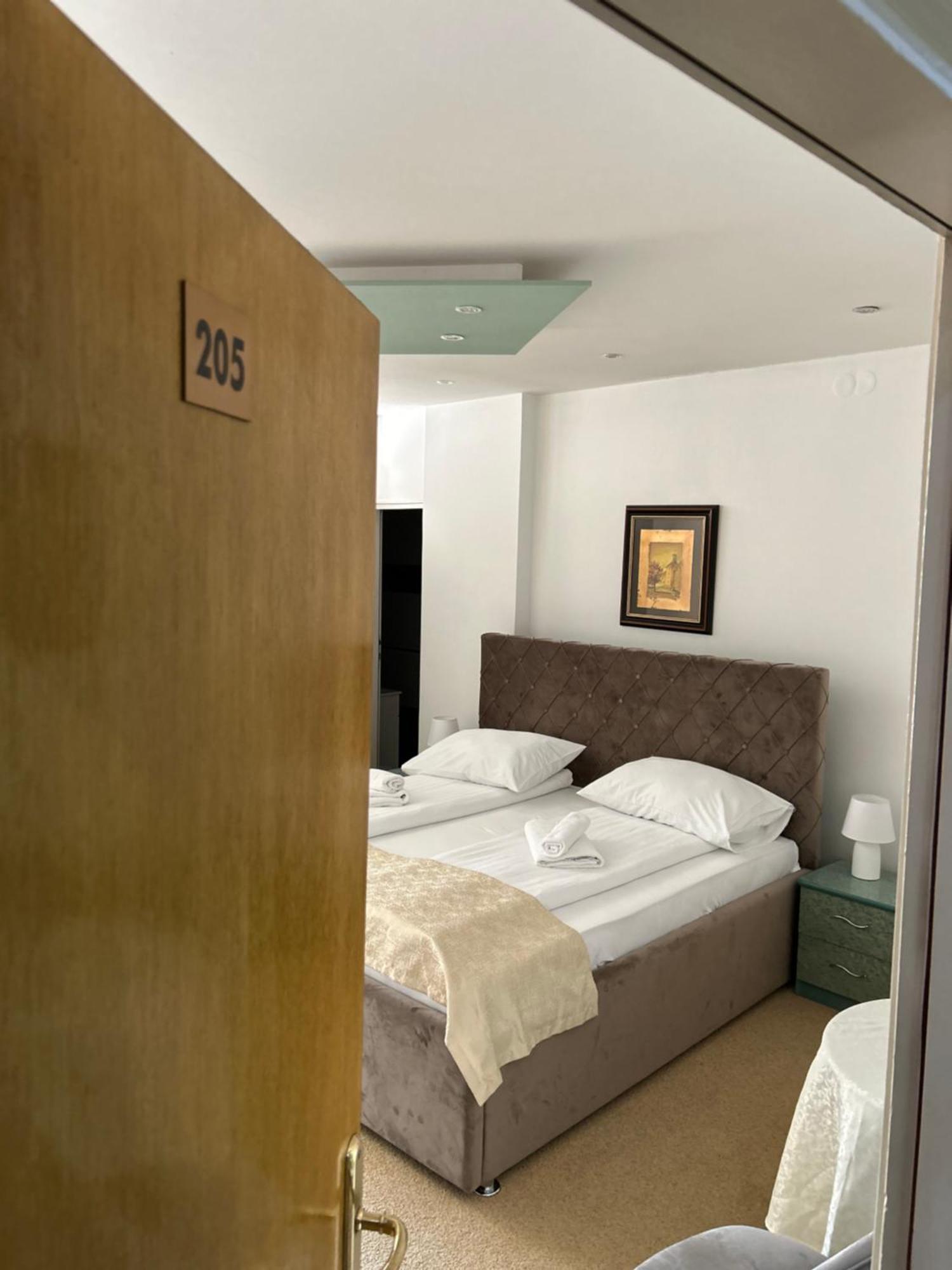 Hotel Martini Zagreb Hotel And Restaurant Sesvete Bagian luar foto