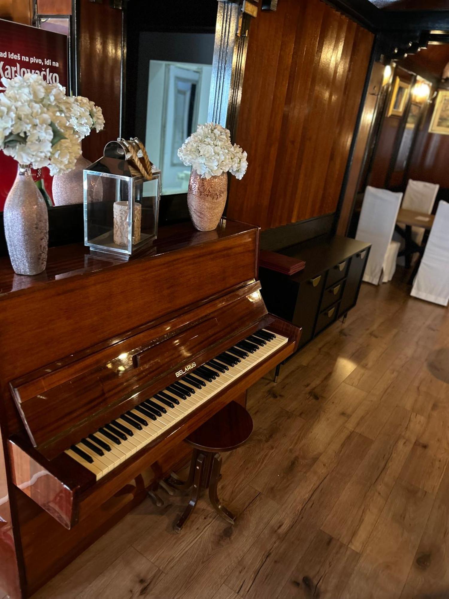 Hotel Martini Zagreb Hotel And Restaurant Sesvete Bagian luar foto