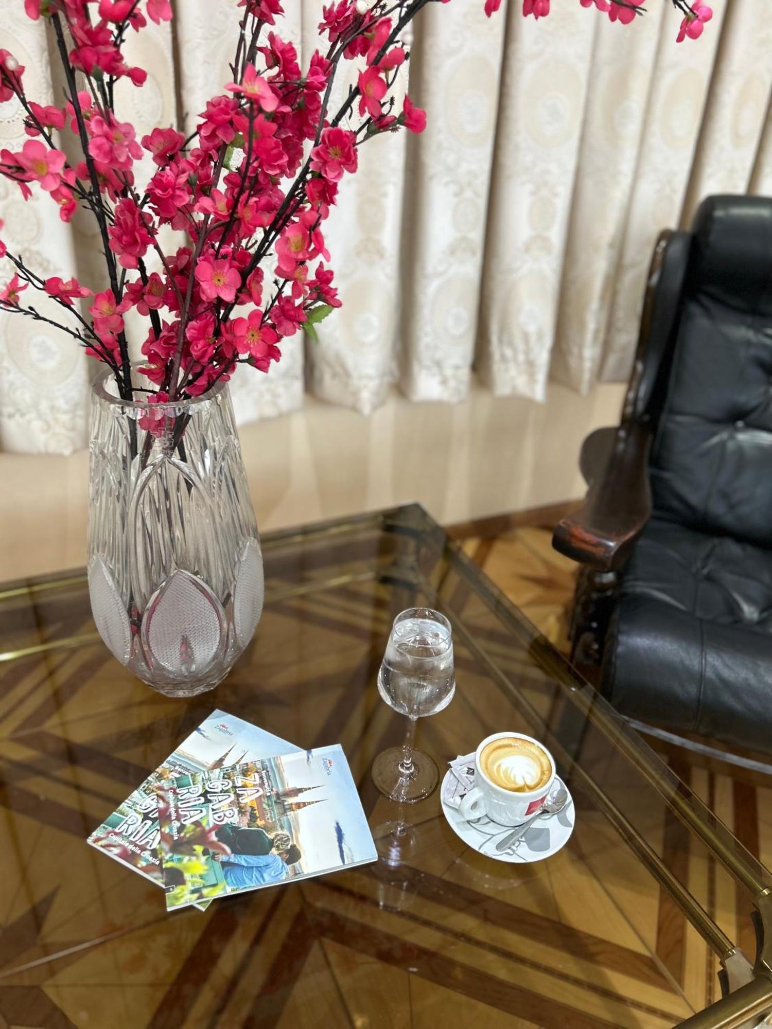 Hotel Martini Zagreb Hotel And Restaurant Sesvete Bagian luar foto