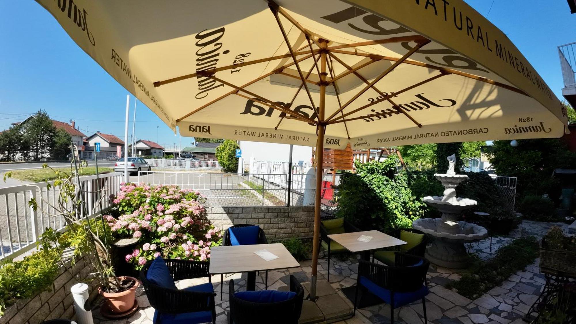 Hotel Martini Zagreb Hotel And Restaurant Sesvete Bagian luar foto